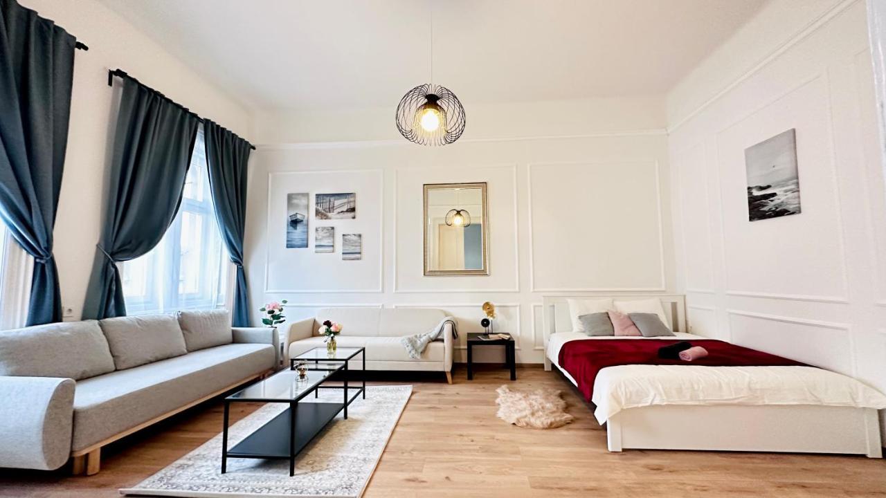 Jozsef 18 Apartment - 5 Mins To New York Cafe Budapest Exteriör bild